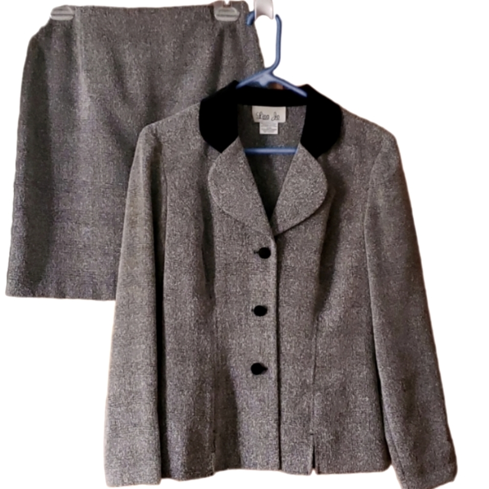 Lisa Jo Womans Vintage Boucle Black Suit Size 7-8‎